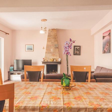 Beachfront Apartment Himare Bagian luar foto