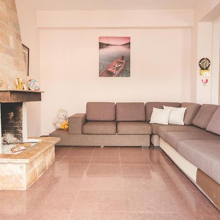 Beachfront Apartment Himare Bagian luar foto