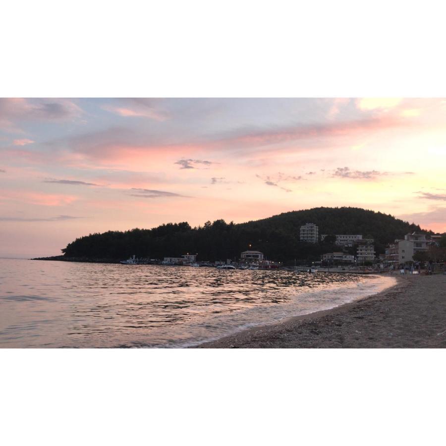 Beachfront Apartment Himare Bagian luar foto