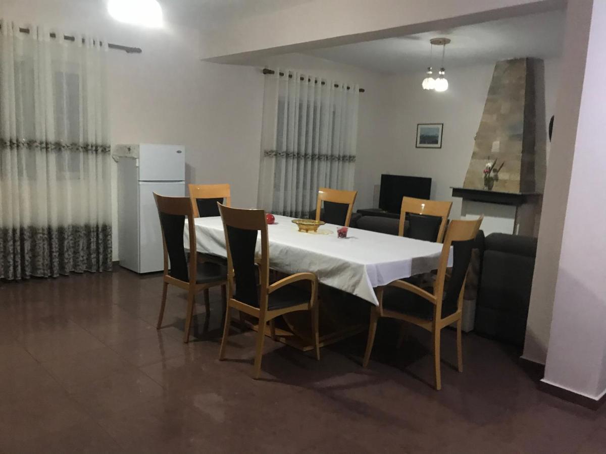 Beachfront Apartment Himare Bagian luar foto