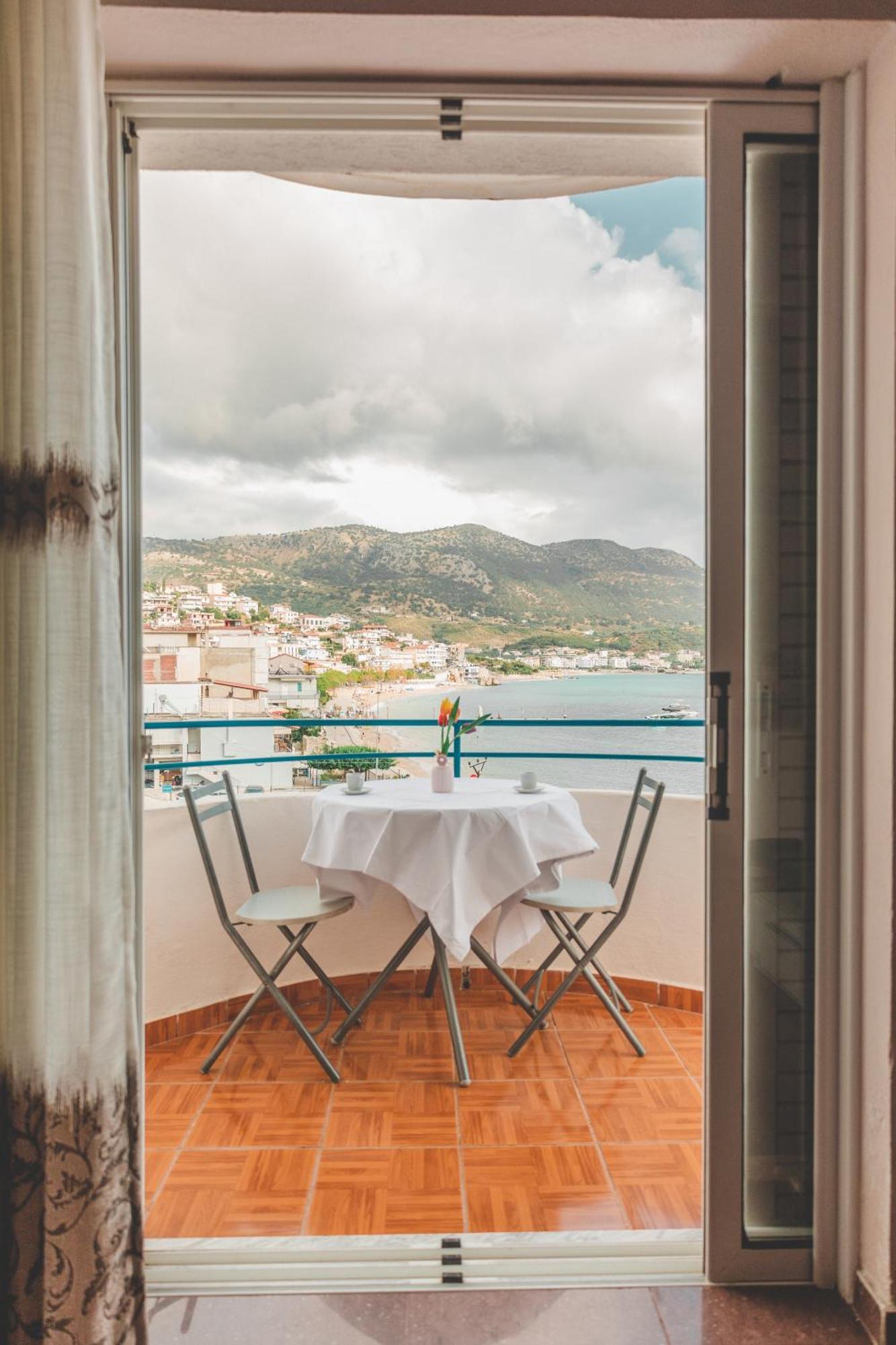 Beachfront Apartment Himare Bagian luar foto