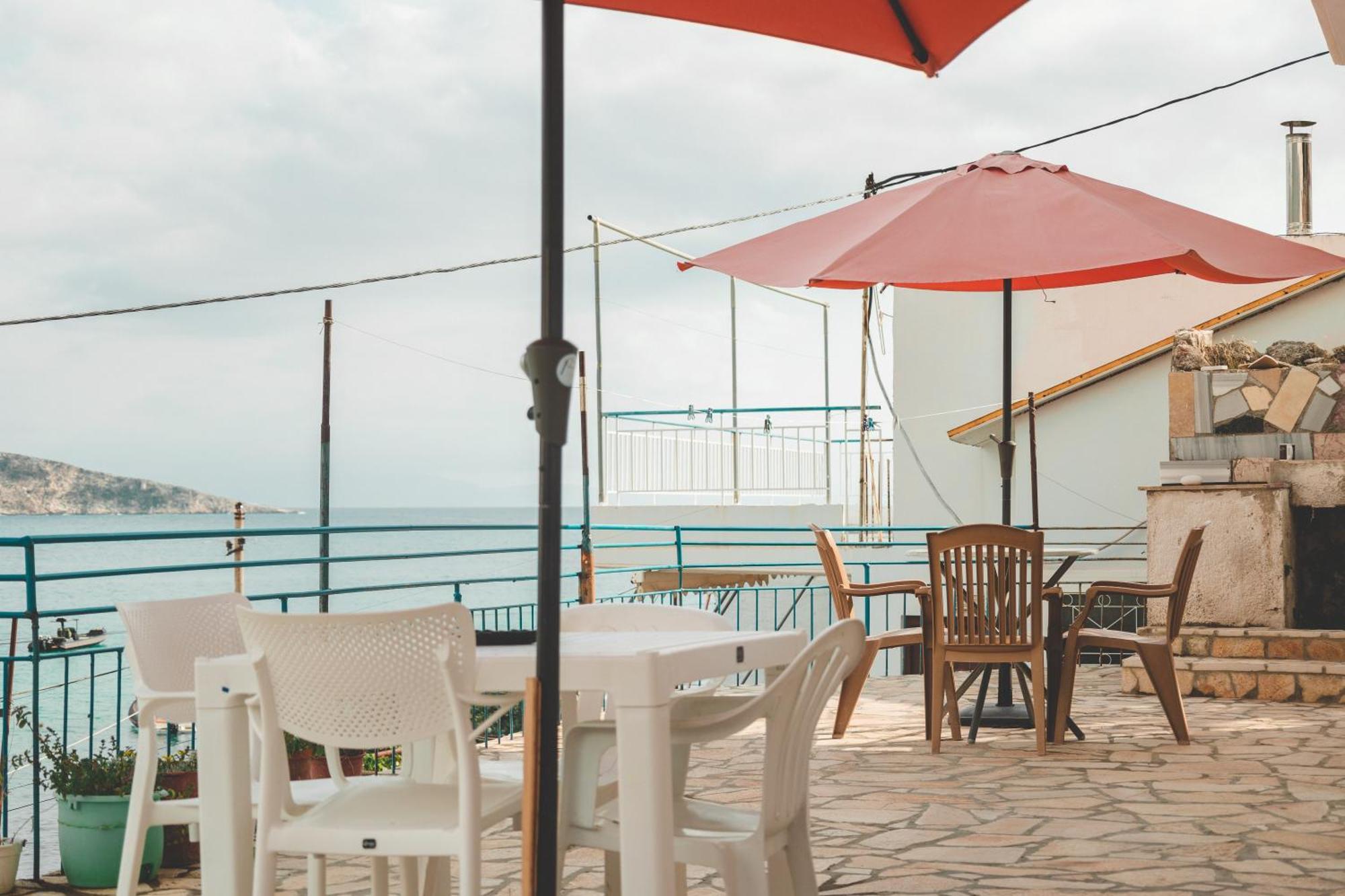 Beachfront Apartment Himare Bagian luar foto