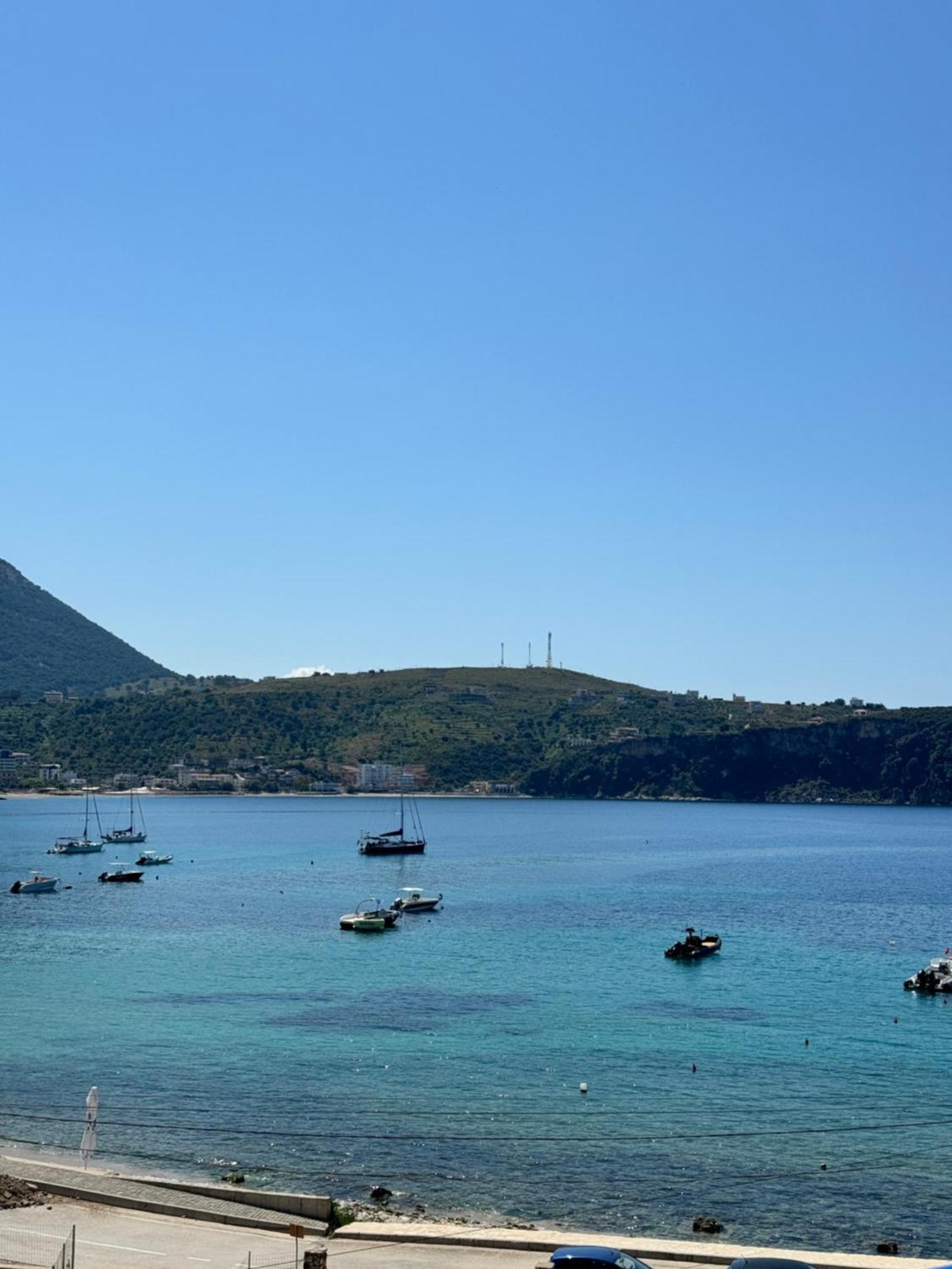 Beachfront Apartment Himare Bagian luar foto