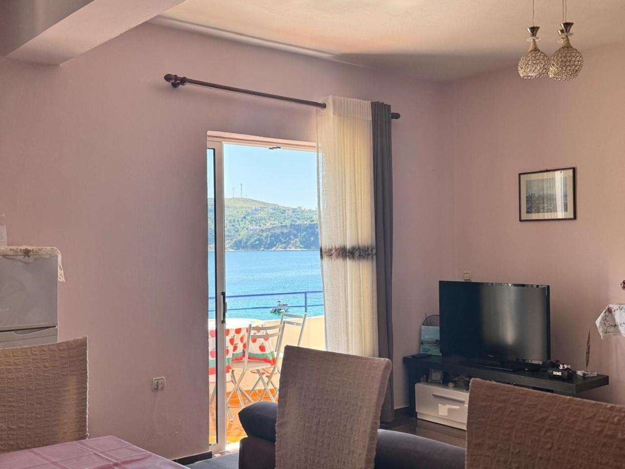 Beachfront Apartment Himare Bagian luar foto