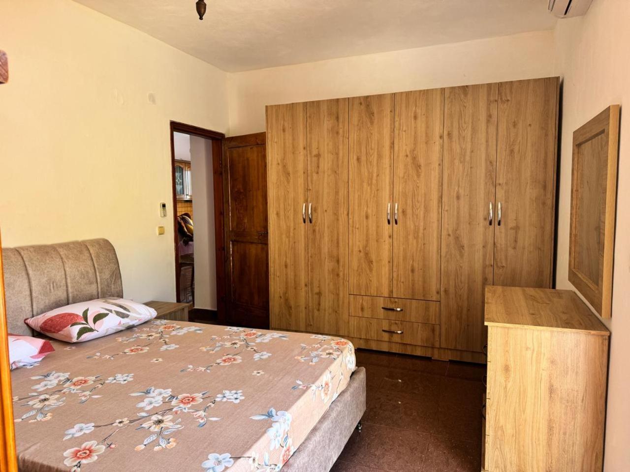 Beachfront Apartment Himare Bagian luar foto