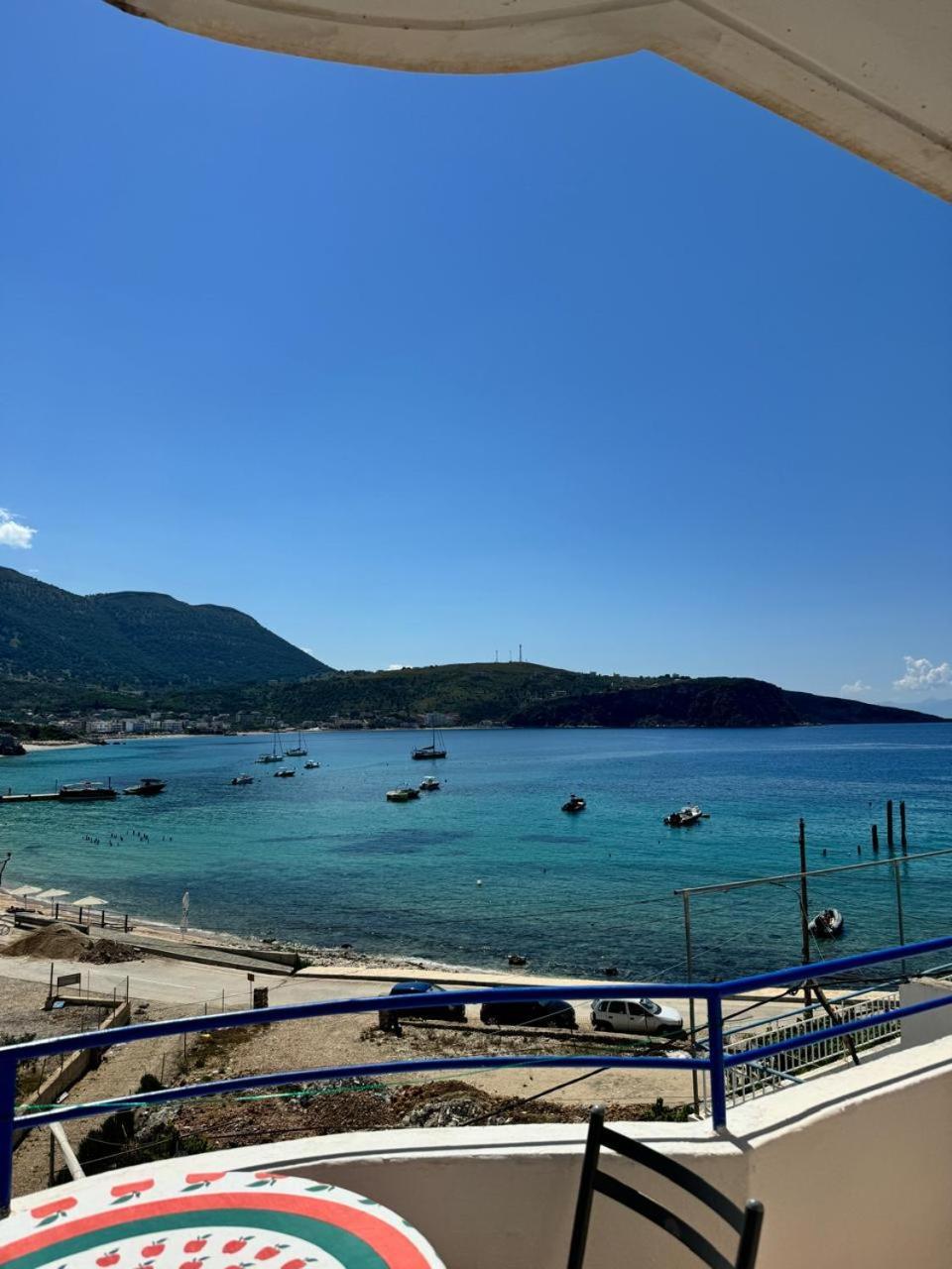 Beachfront Apartment Himare Bagian luar foto