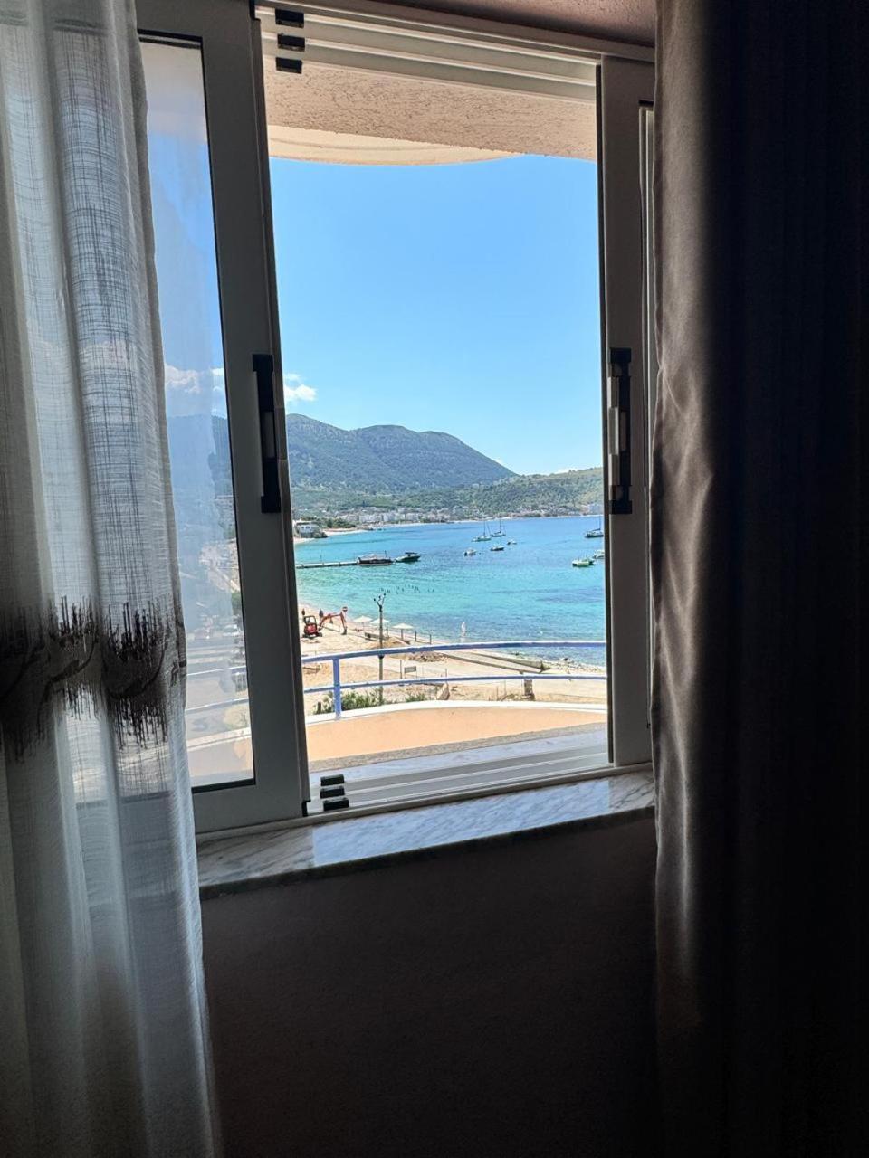 Beachfront Apartment Himare Bagian luar foto