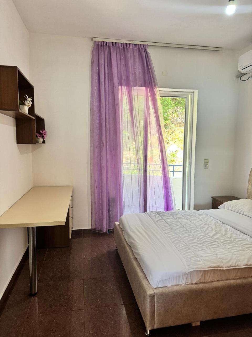 Beachfront Apartment Himare Bagian luar foto
