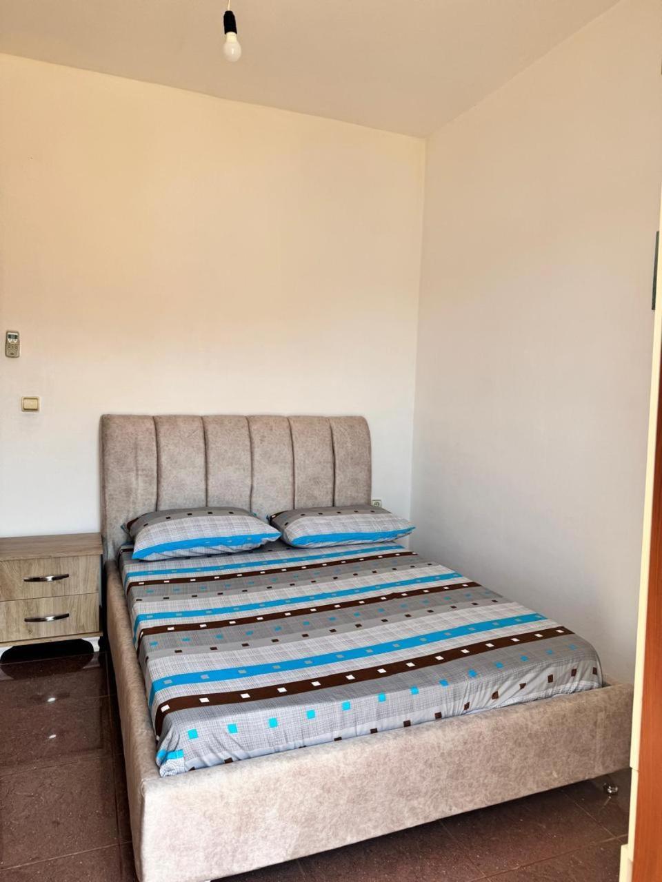 Beachfront Apartment Himare Bagian luar foto