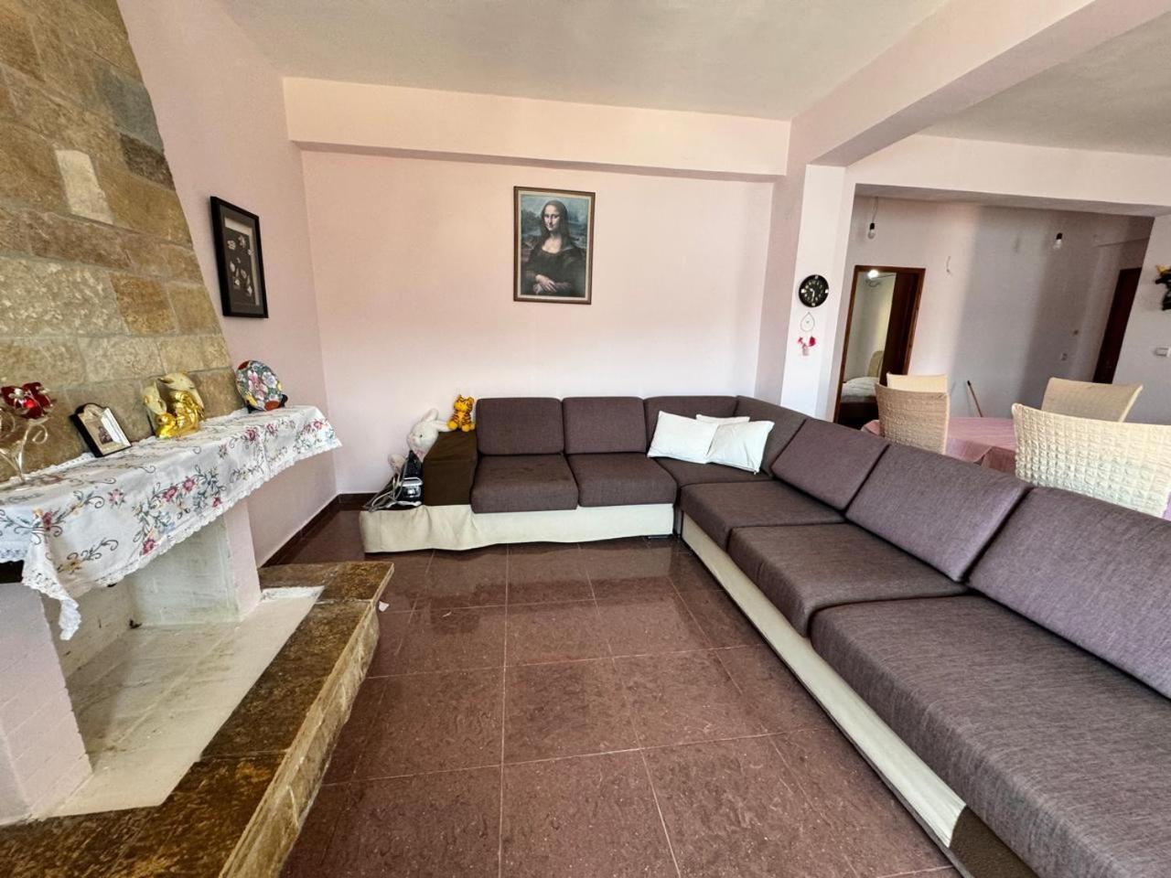 Beachfront Apartment Himare Bagian luar foto
