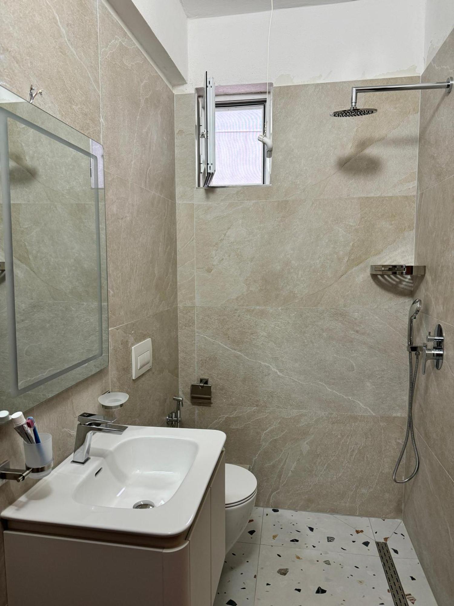 Beachfront Apartment Himare Bagian luar foto