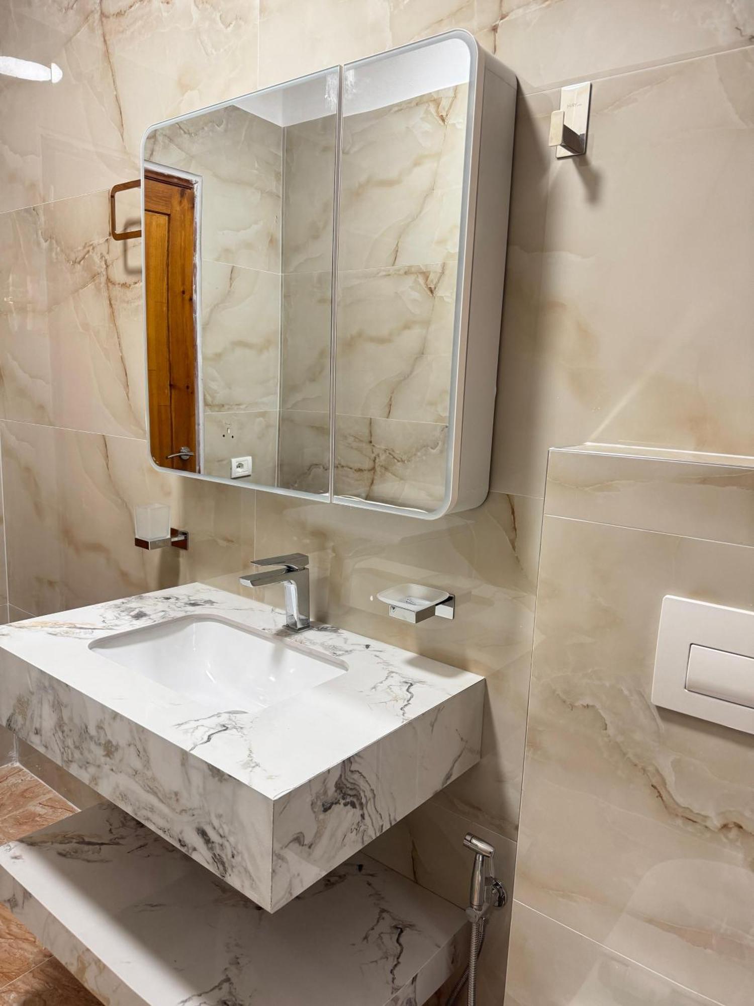 Beachfront Apartment Himare Bagian luar foto