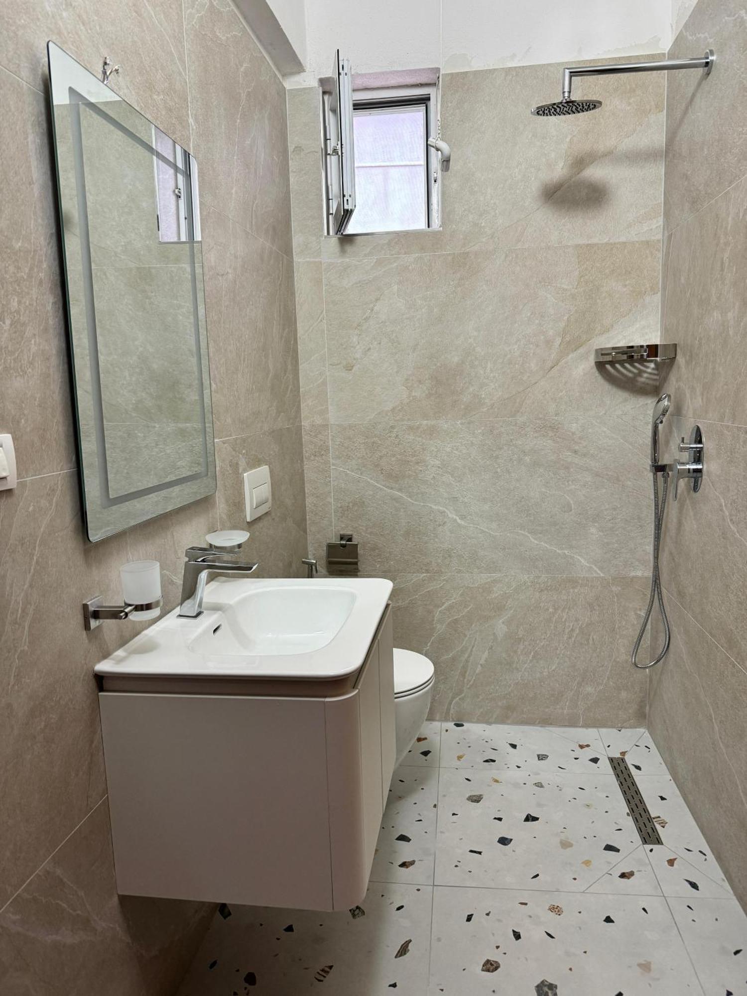 Beachfront Apartment Himare Bagian luar foto