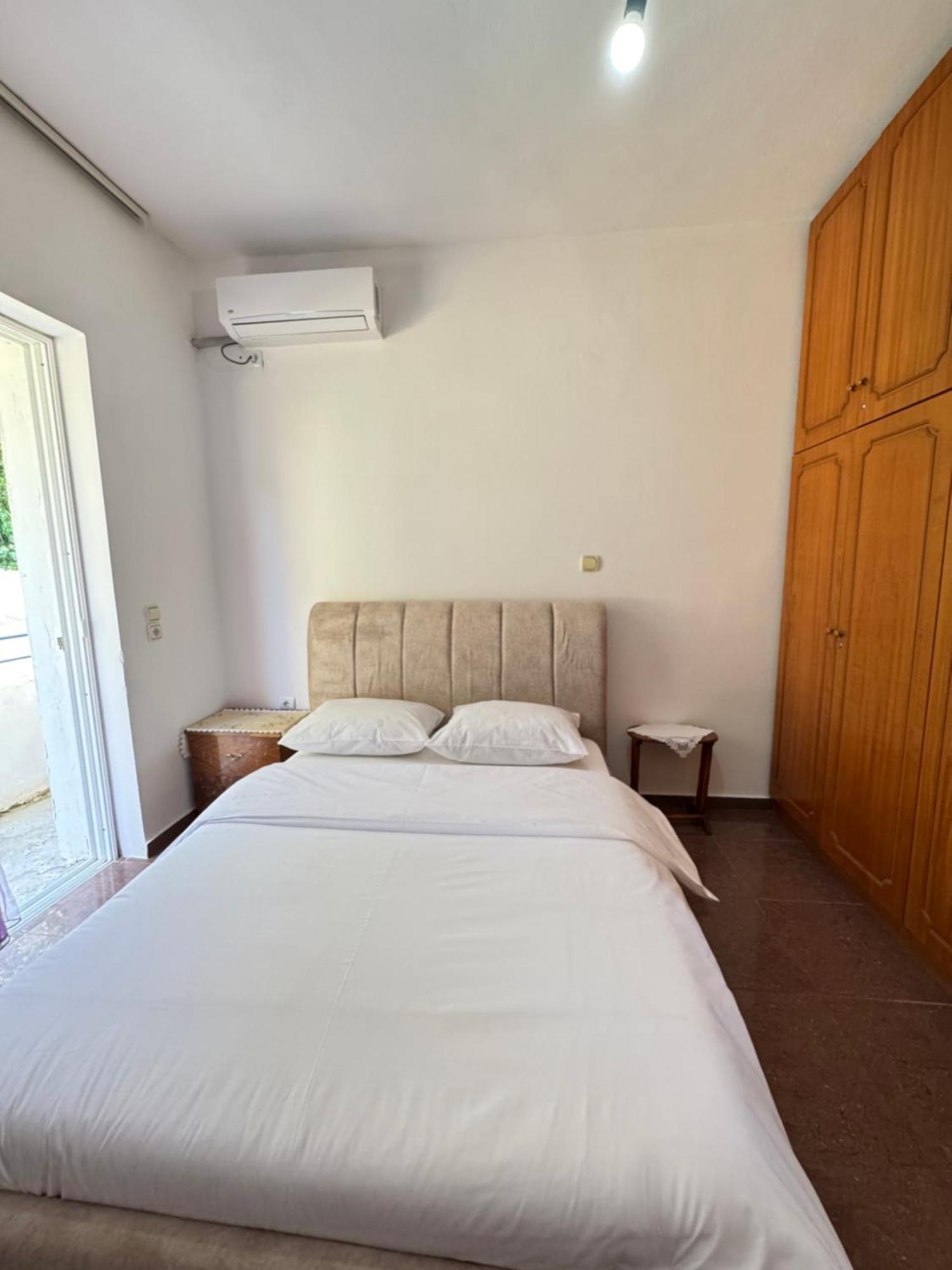 Beachfront Apartment Himare Bagian luar foto