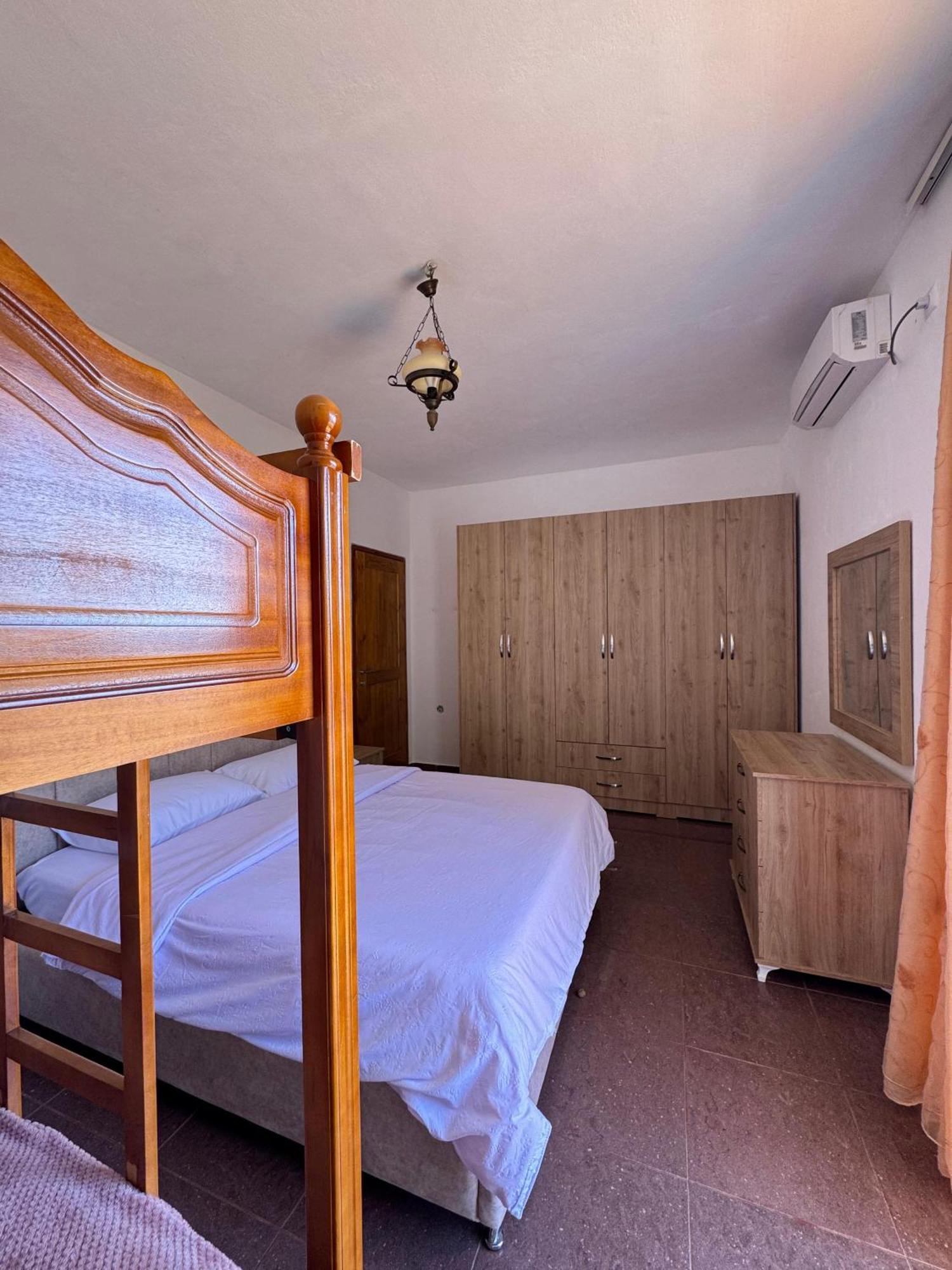 Beachfront Apartment Himare Bagian luar foto
