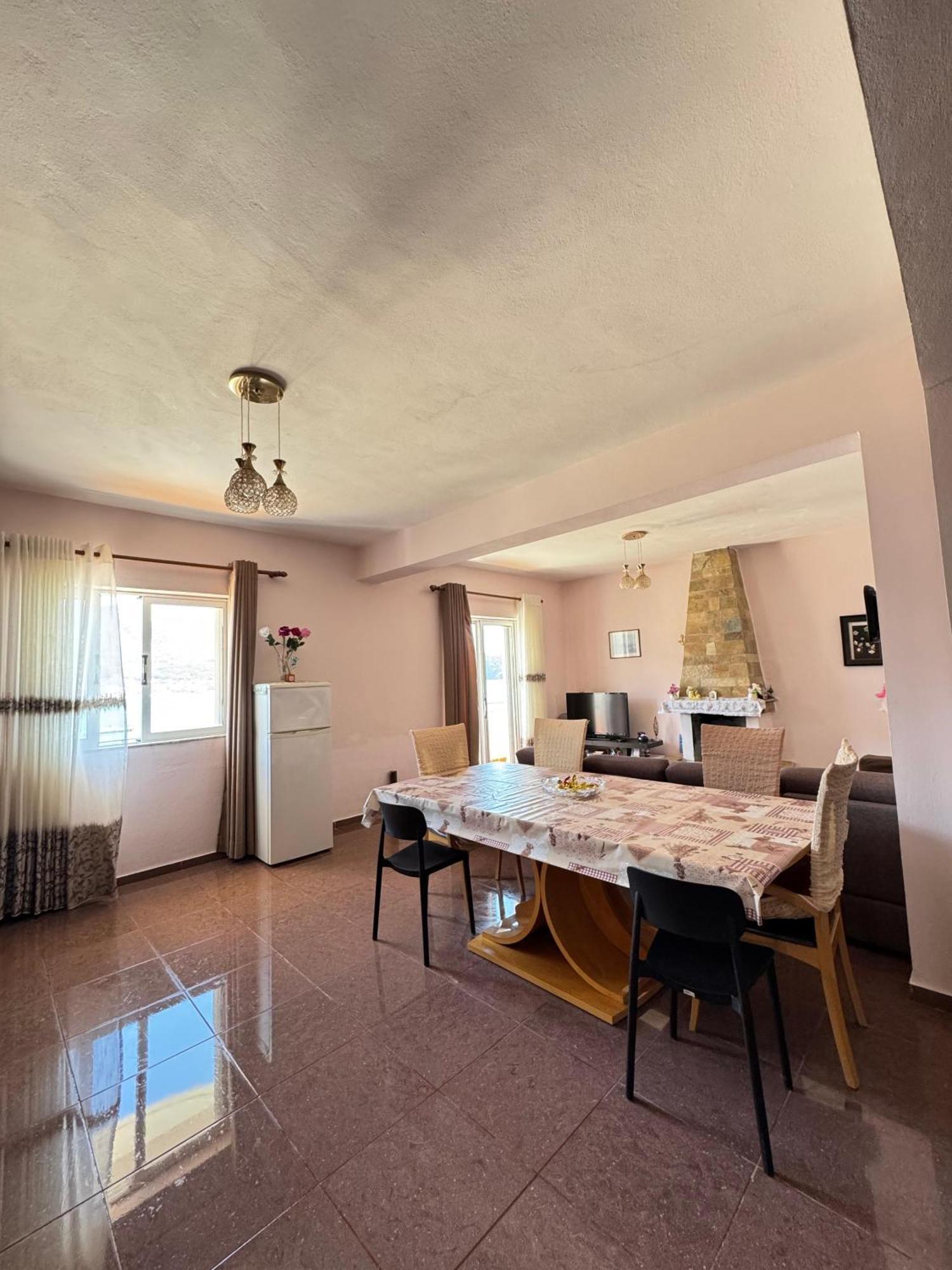 Beachfront Apartment Himare Bagian luar foto
