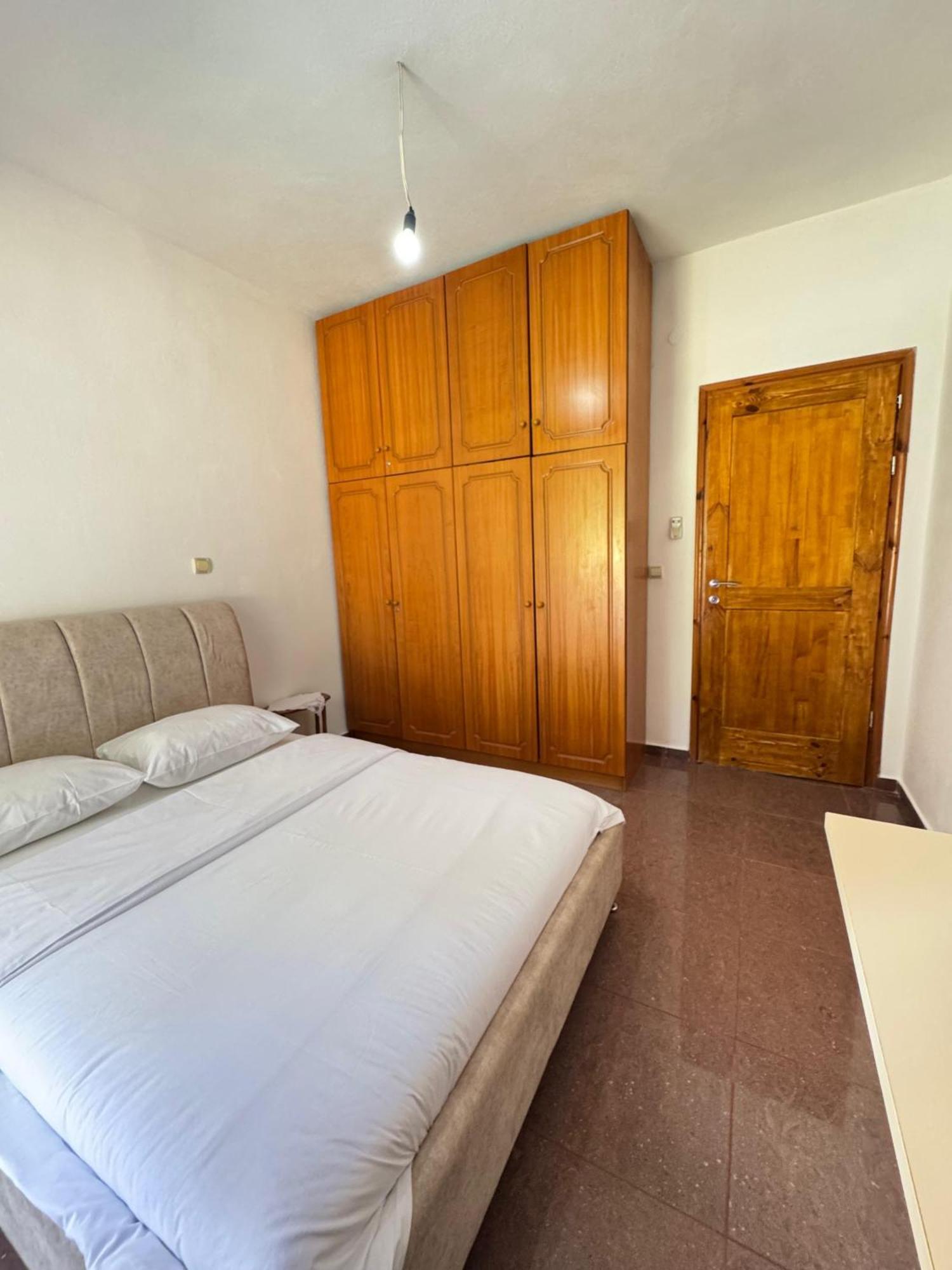Beachfront Apartment Himare Bagian luar foto